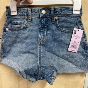 New Wild Fable High-Rise Rolled Cuff Jean Shorts
Size 00
